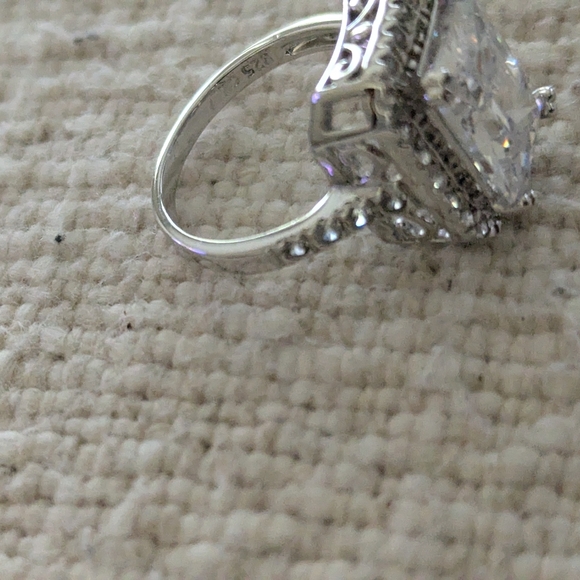 Ring 925 Cubic Zirconia Emerald Cut Ring Size 7 Intricate Detailing - Picture 5 of 9